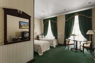 Отель Аркадия Плаза Отель Одесса Улучшенный двухместный номер с 1 кроватью или 2 отдельными кроватями-1