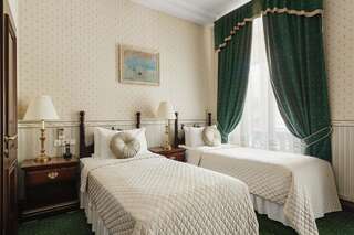 Отель Аркадия Плаза Отель Одесса Улучшенный двухместный номер с 1 кроватью или 2 отдельными кроватями-2